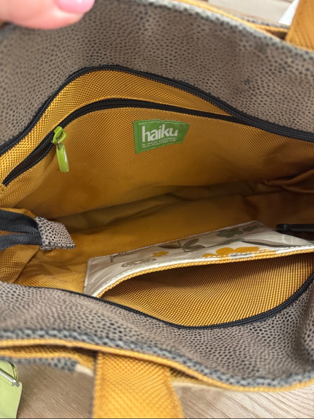 Haiku large brown pebbled tote bag, floral vinyl inset, green crossbody strap - Picture 6 of 9